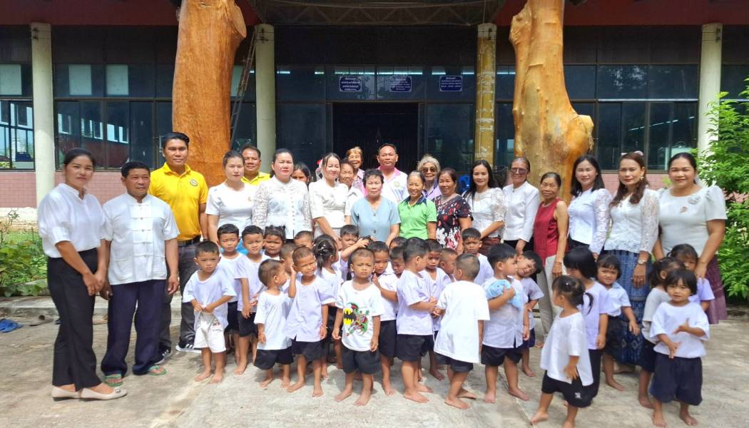 ศูนย์พัฒนาเด็กเล็ก อบต.แวงดง จัดกิจกรรมถวายเทียนพรรษาและทำบุญวันอาสาฬหบูชา