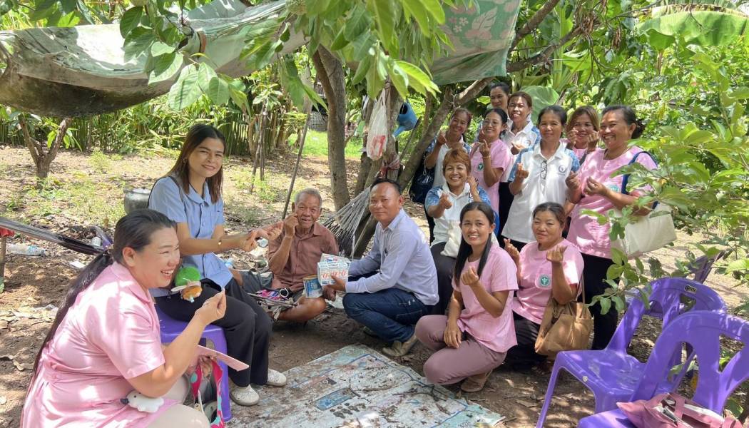 ออกเยี่ยมเยียนผู้ป่วยที่มีภาวะพึ่งพิง เพื่อเป็นขวัญและกำลังใจกับผู้ป่วย ในเขตโซนโรงพยาบาลส่งเสริมสุขภาพบ้านดงแคน ตำบลแวงดง อำเภอยางสีสุราช จังหวัดมหาสารคาม